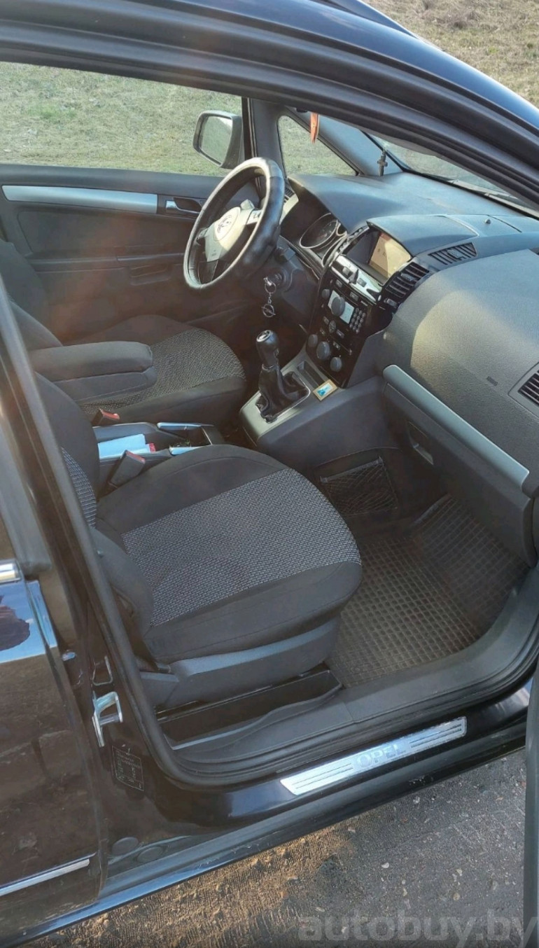 Opel Zafira 2 поколение (B) [рестайлинг], 2010 года