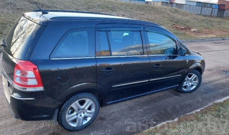 Opel Zafira 2 поколение (B) [рестайлинг], 2010 года