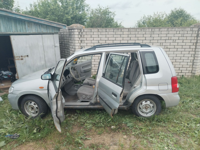 Mazda Demio 1 поколение (DW), 2001 года