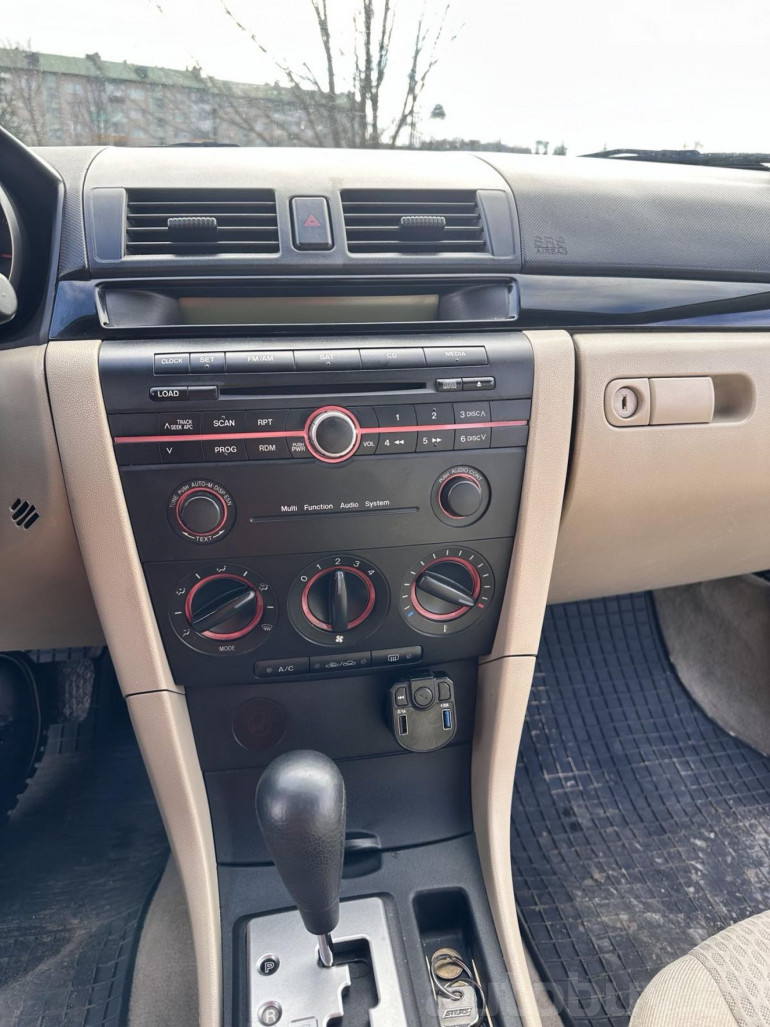 Mazda 3 1 поколение (BK), 2005 года