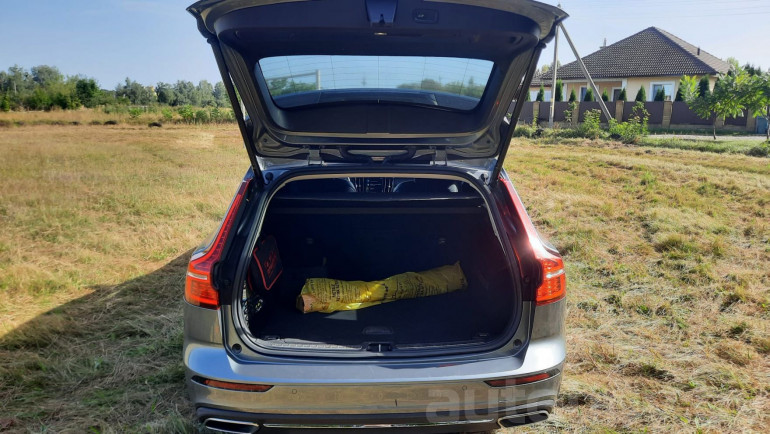 Volvo V60 2 поколение, 2019 года