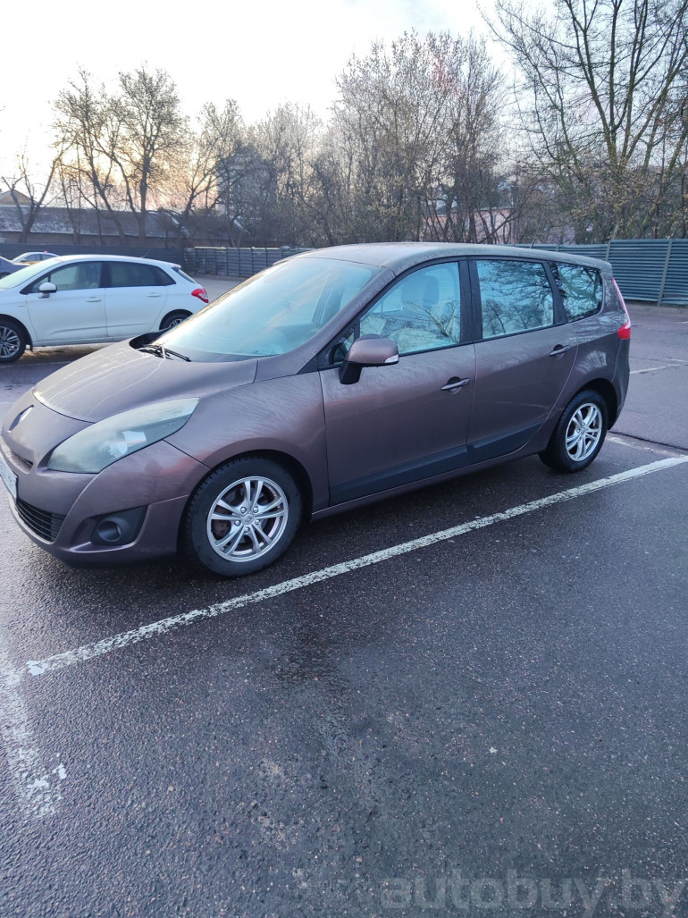 Renault Scenic 3 поколение, 2010 года