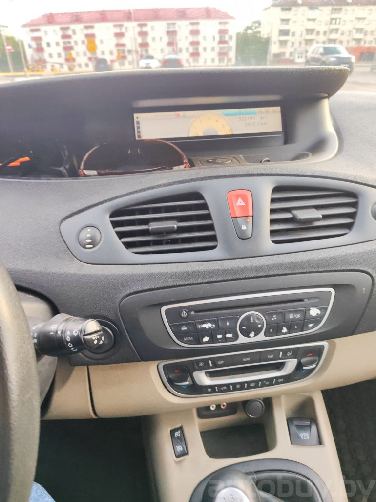 Renault Scenic 3 поколение, 2010 года