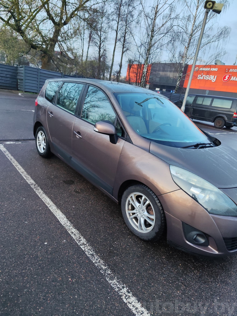 Renault Scenic 3 поколение, 2010 года