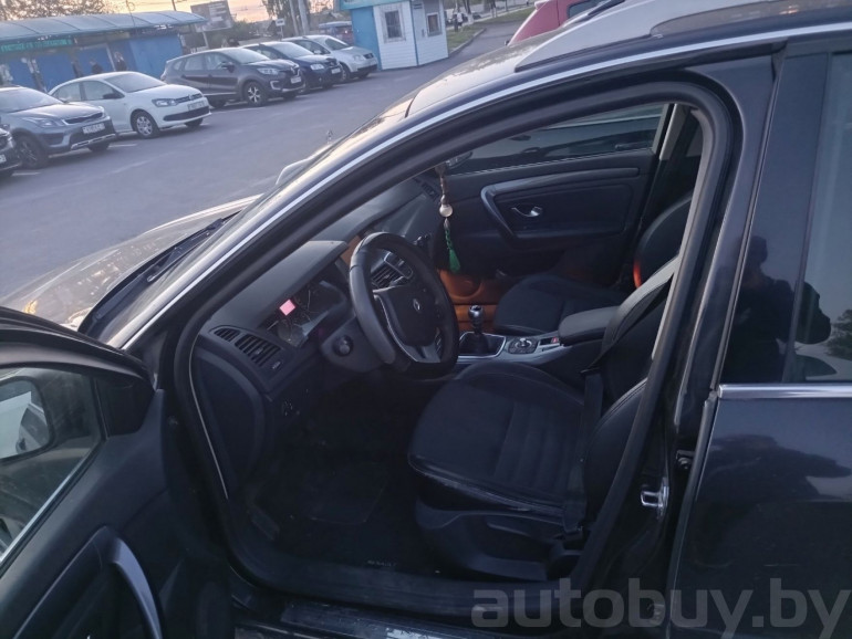 Renault Laguna 3 поколение [рестайлинг], 2010 года