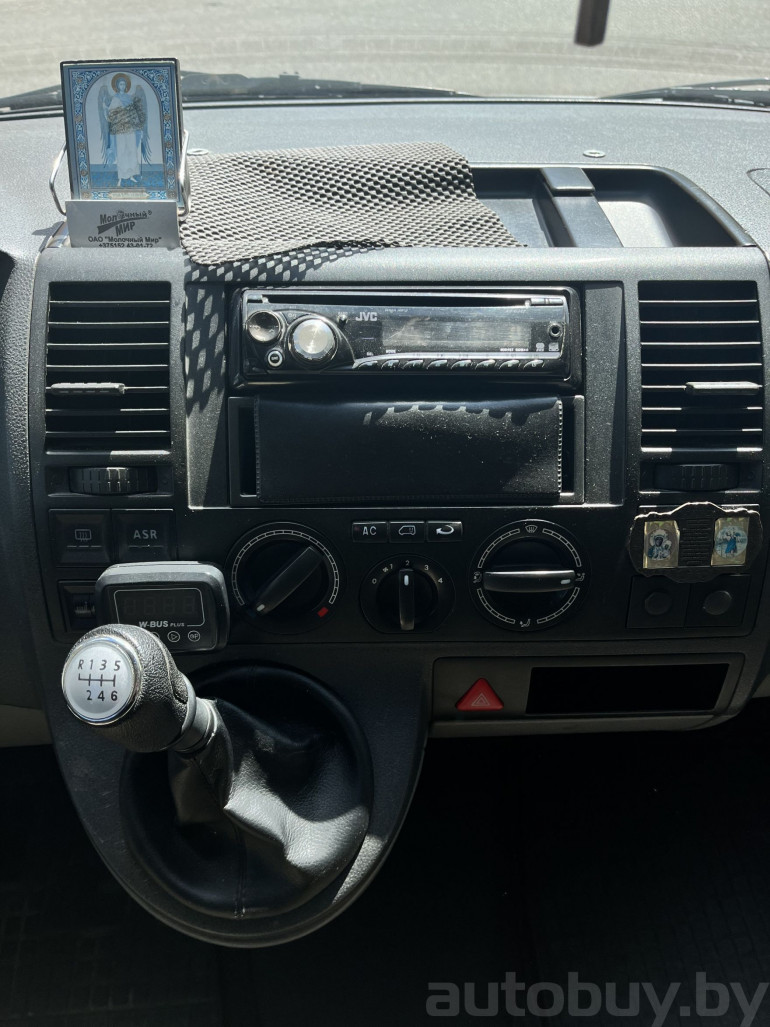Volkswagen Caravelle 3 поколение (T5), 2005 года