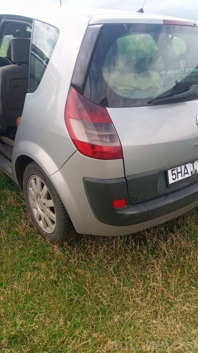 Renault Scenic 2 поколение, 2003 года