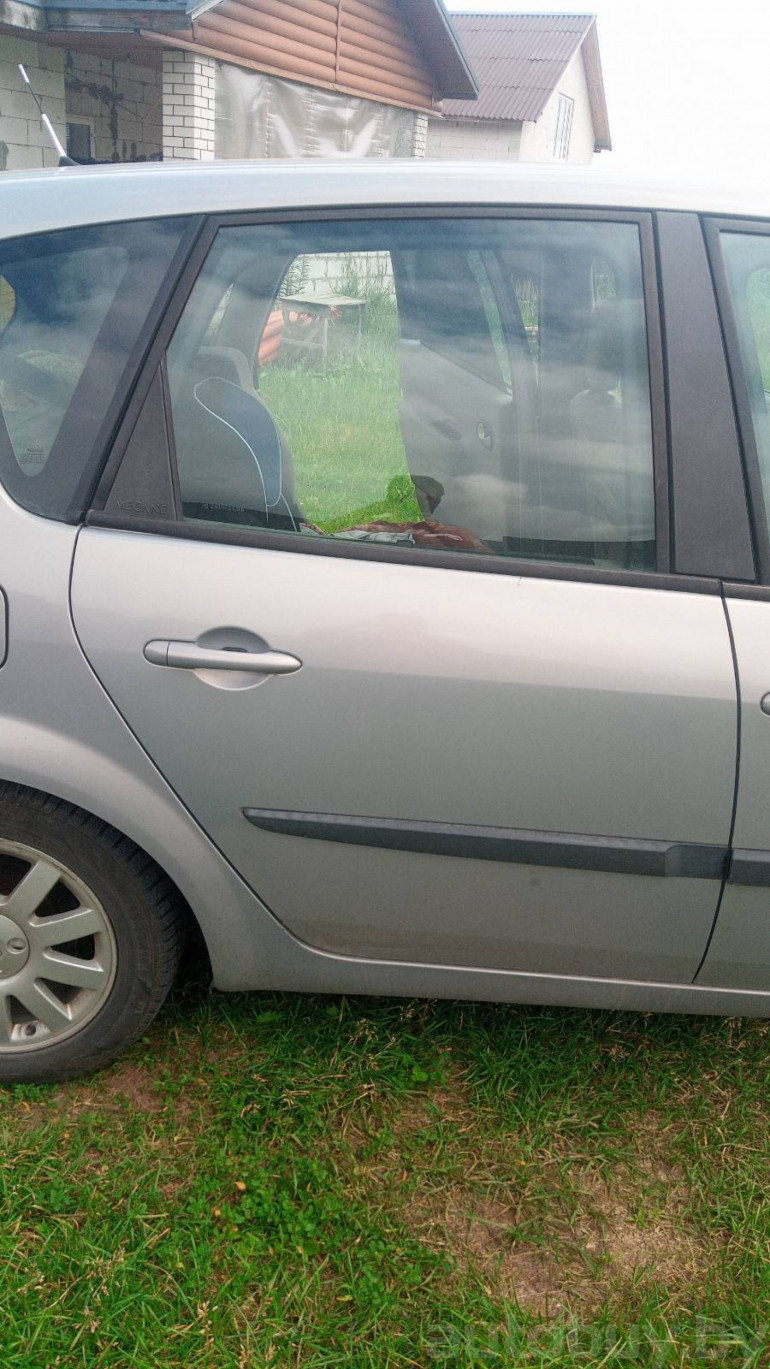 Renault Scenic 2 поколение, 2003 года