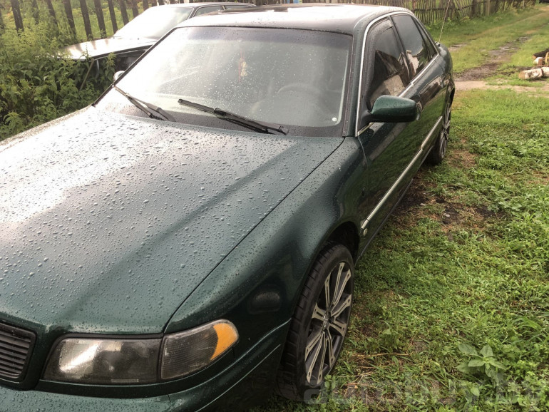 Audi A8 1 поколение (D2), 1996 года