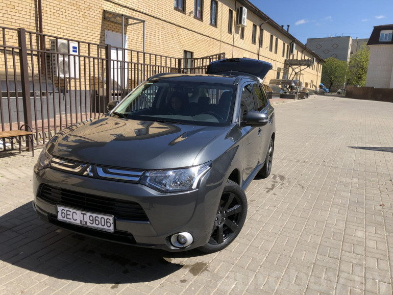 Mitsubishi Outlander 3 поколение, 2013 года