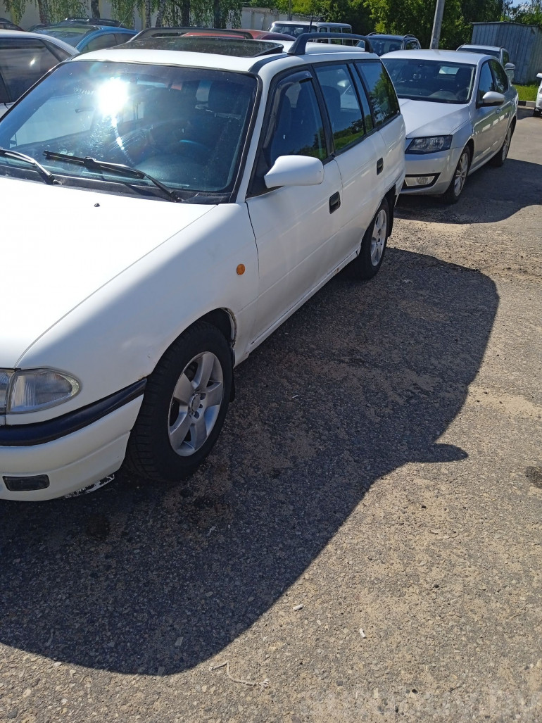 Opel Astra 1 поколение (F), 1997 года