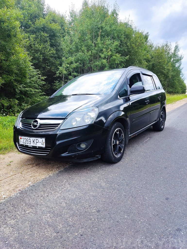 Opel Zafira 2 поколение (B) [рестайлинг], 2011 года