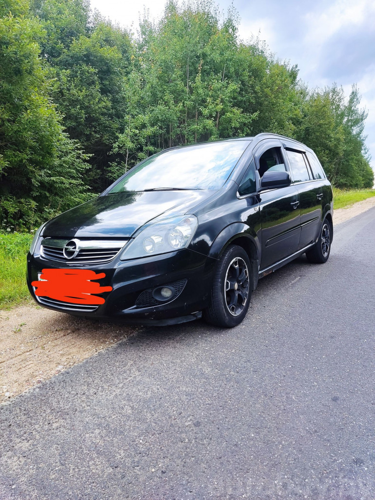 Opel Zafira 2 поколение (B) [рестайлинг], 2011 года