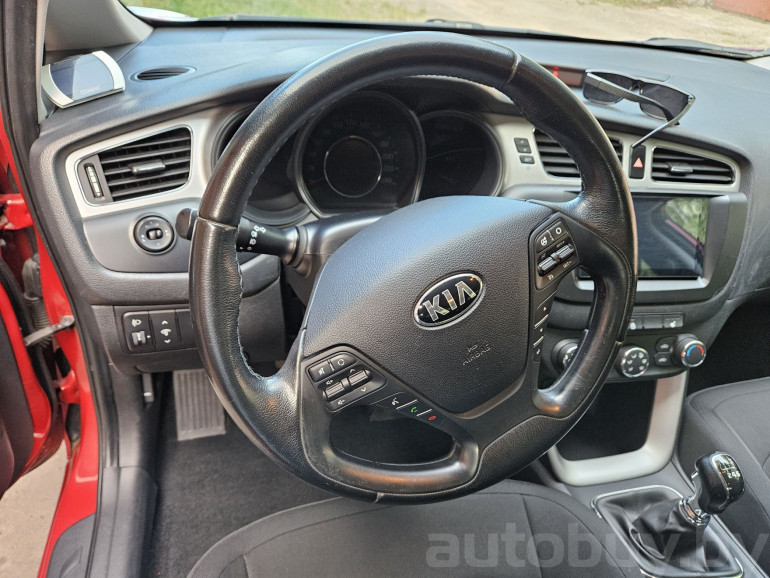 Kia Ceed 2 поколение, 2013 года