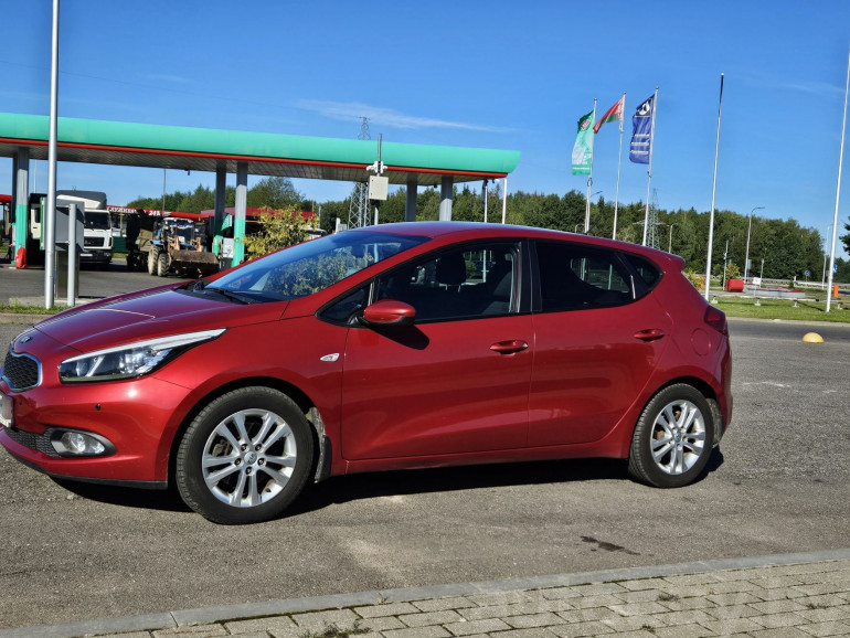 Kia Ceed 2 поколение, 2013 года