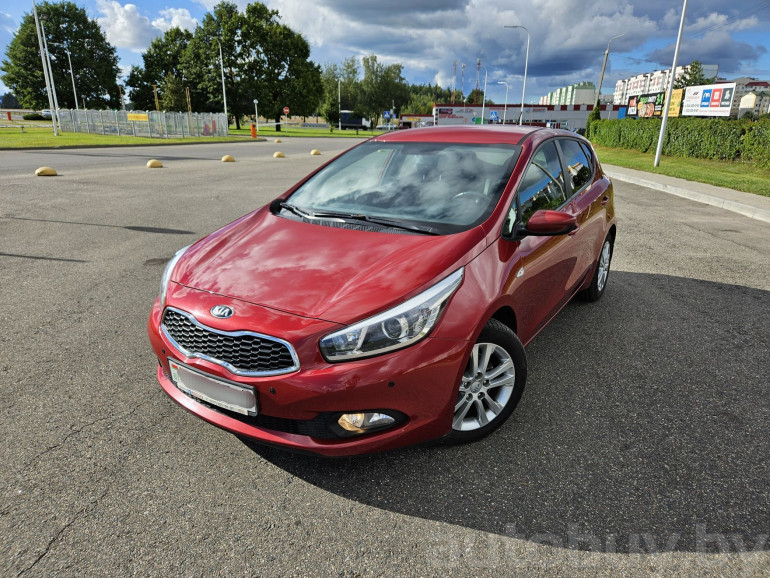 Kia Ceed 2 поколение, 2013 года