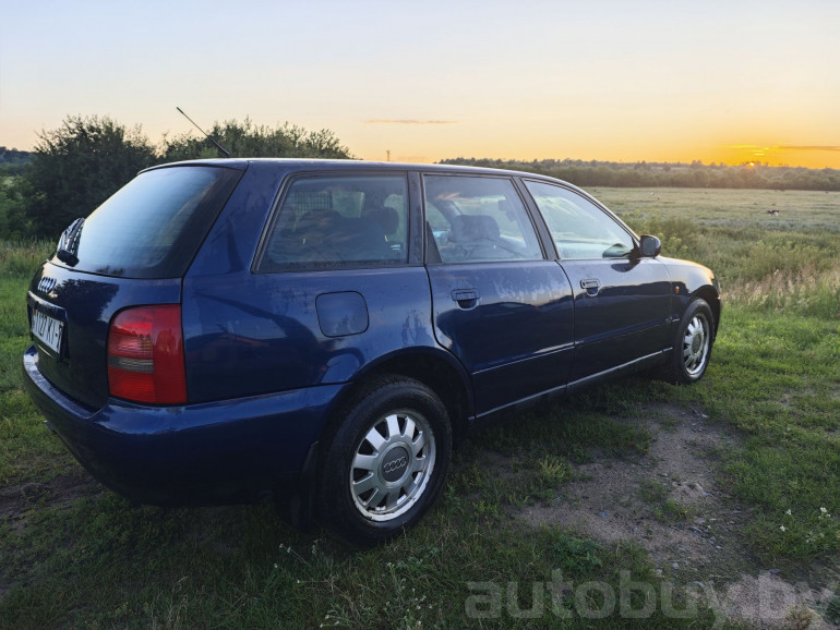 Audi A4 1 поколение (B5), 1998 года