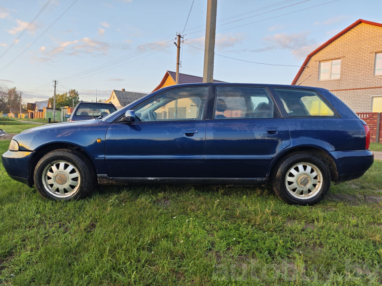 Audi A4 1 поколение (B5), 1998 года