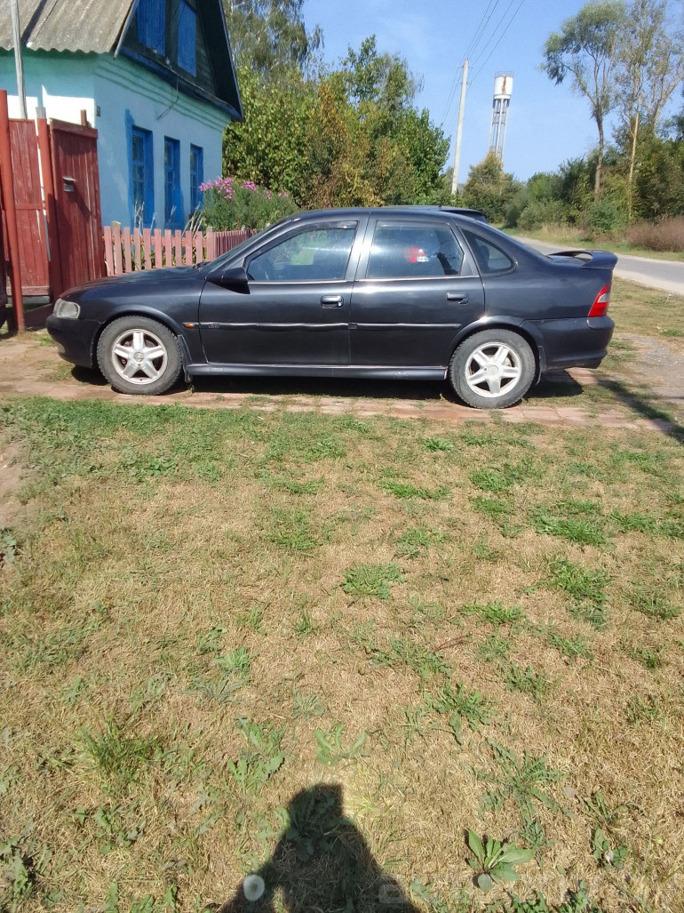 Opel Vectra 2 поколение (B), 1996 года