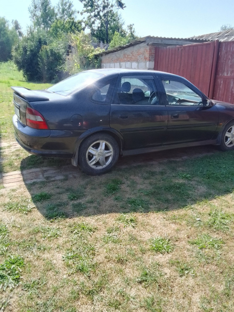 Opel Vectra 2 поколение (B), 1996 года