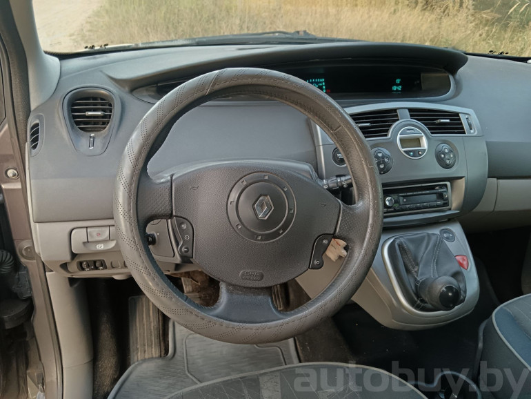 Renault Scenic 2 поколение, 2003 года