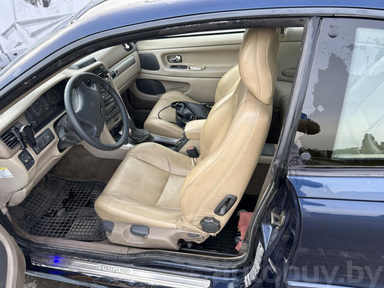 Volvo C70 1 поколение, 2000 года