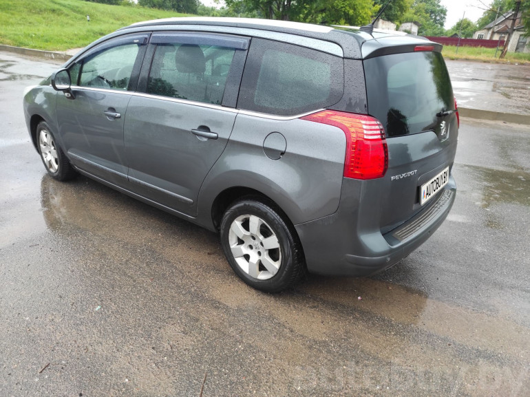 Peugeot 5008 1 поколение, 2013 года