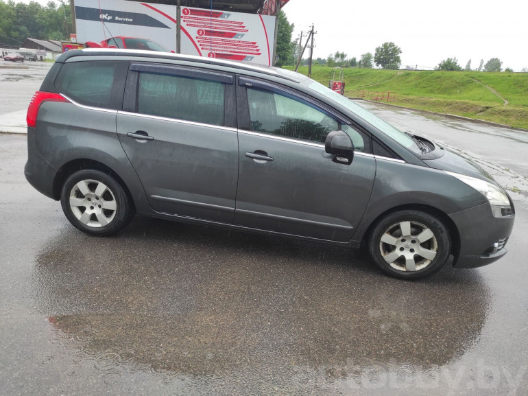 Peugeot 5008 1 поколение, 2013 года