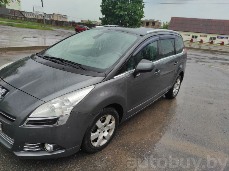 Peugeot 5008 1 поколение, 2013 года