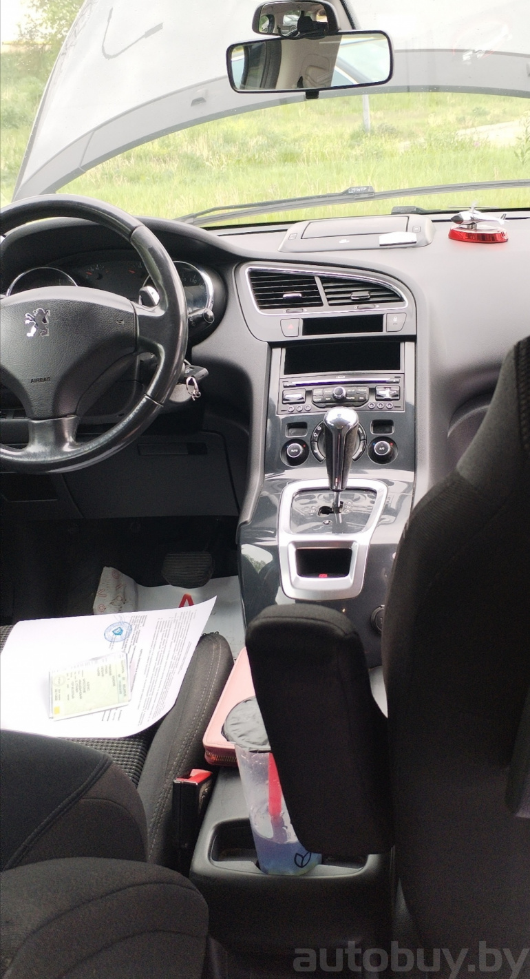 Peugeot 5008 1 поколение, 2009 года