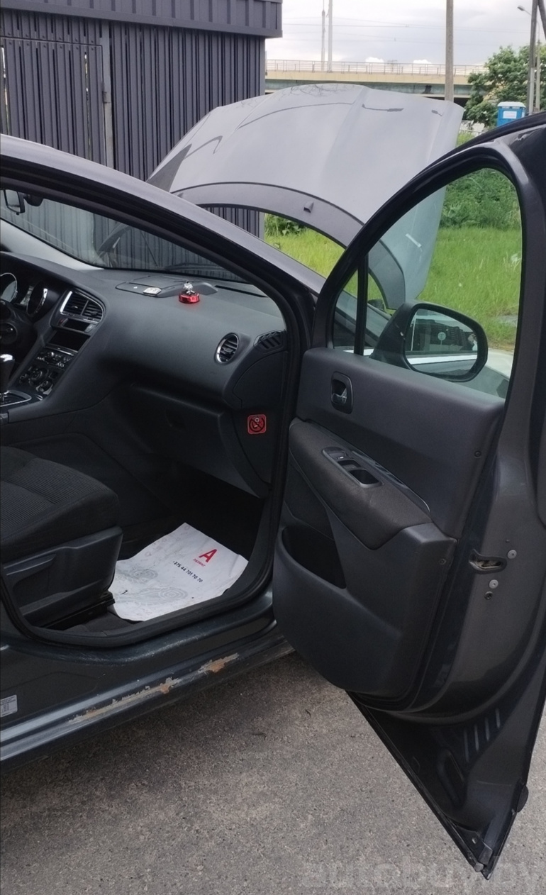 Peugeot 5008 1 поколение, 2009 года