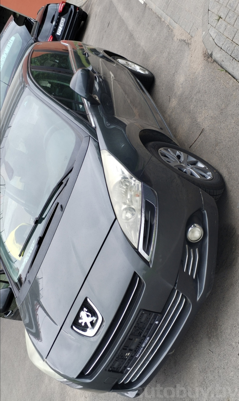 Peugeot 5008 1 поколение, 2009 года