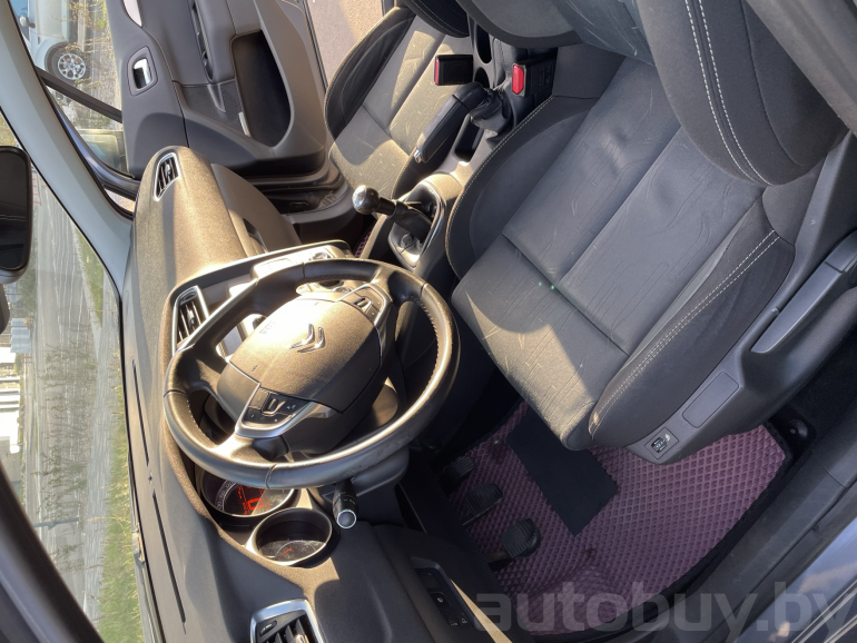 Citroen C4 2 поколение, 2011 года