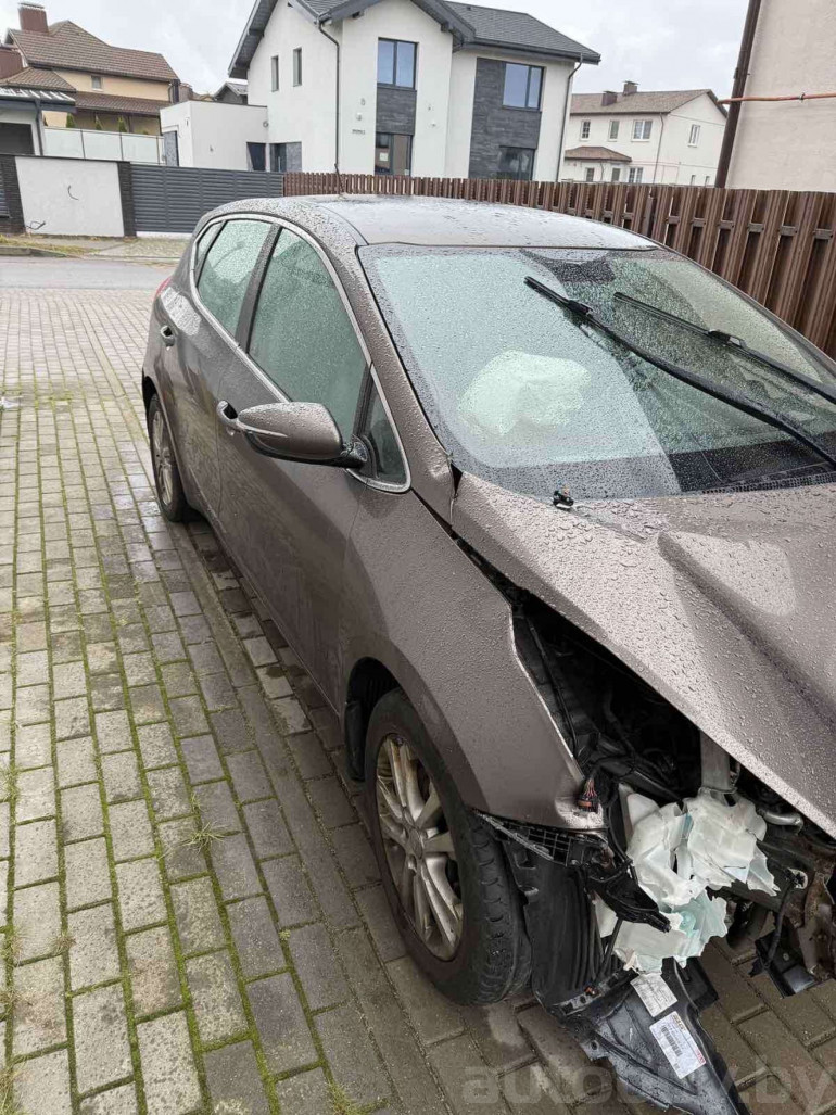 Kia Ceed 2 поколение, 2014 года