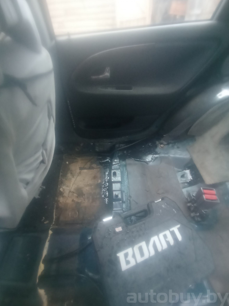 Volvo V40 1 поколение, 1998 года