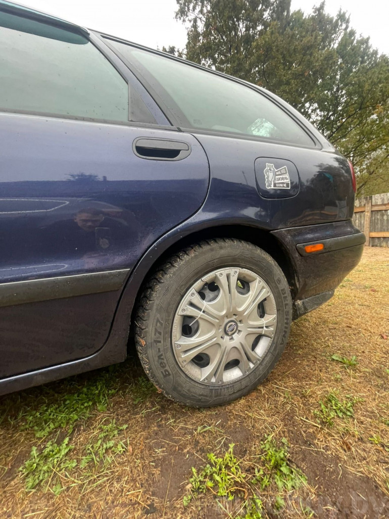 Volvo V40 1 поколение, 1998 года