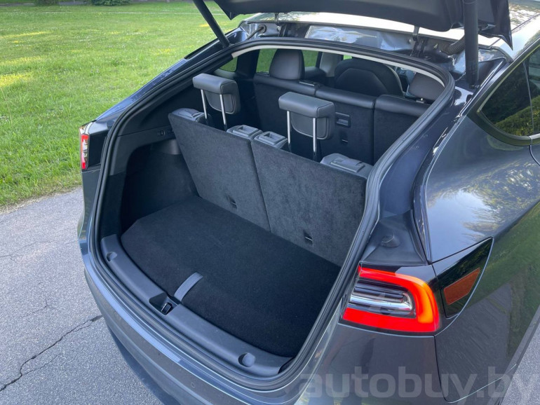 Tesla Model Y 1 поколение, 2021 года