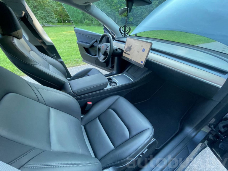 Tesla Model Y 1 поколение, 2021 года