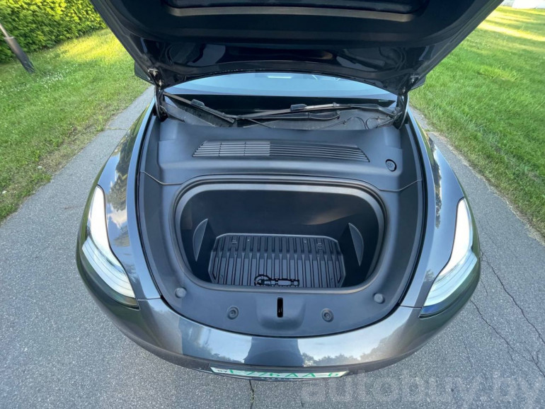Tesla Model Y 1 поколение, 2021 года