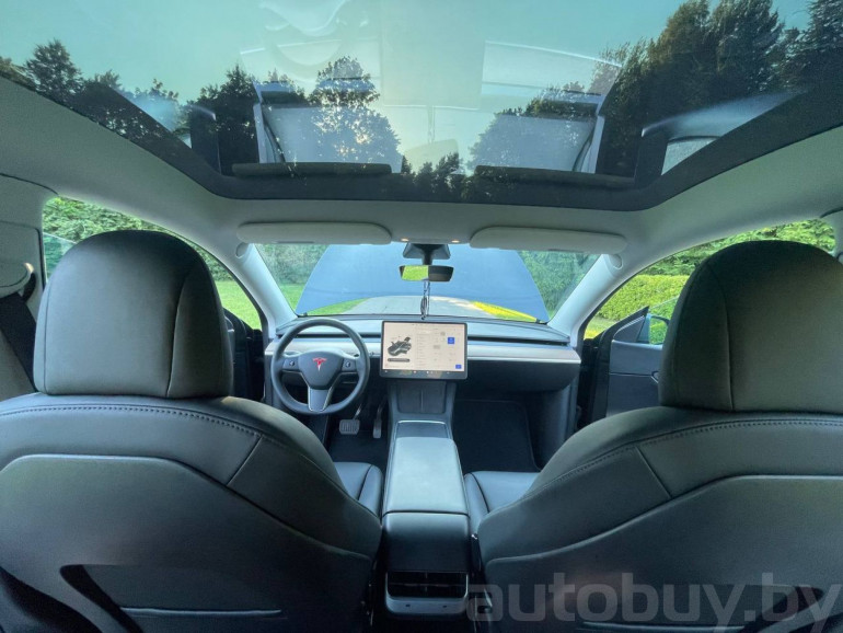 Tesla Model Y 1 поколение, 2021 года