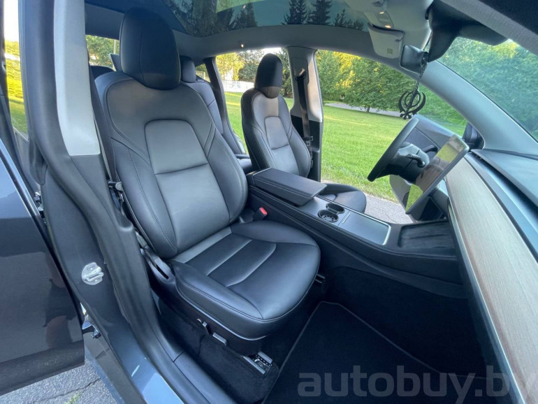 Tesla Model Y 1 поколение, 2021 года