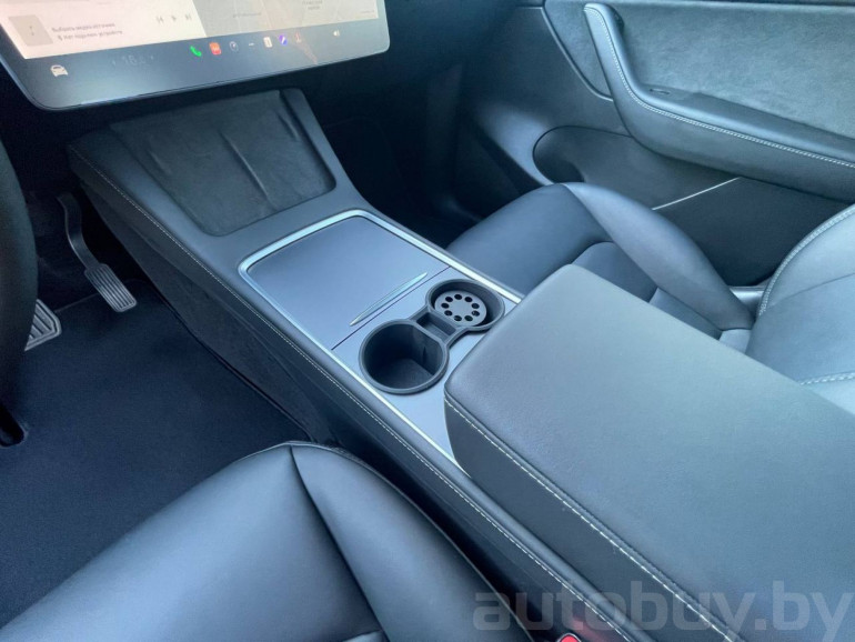Tesla Model Y 1 поколение, 2021 года