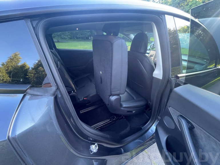 Tesla Model Y 1 поколение, 2021 года