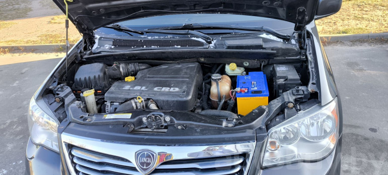 Lancia Voyager 1 поколение, 2011 года