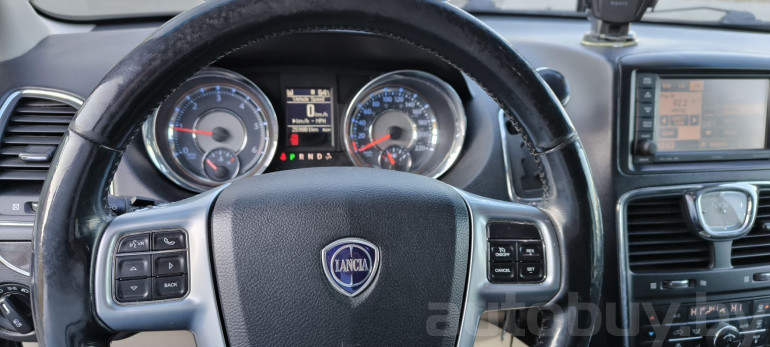 Lancia Voyager 1 поколение, 2011 года