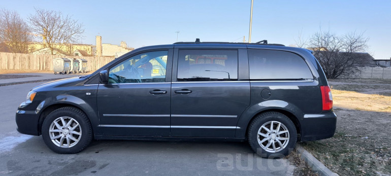 Lancia Voyager 1 поколение, 2011 года