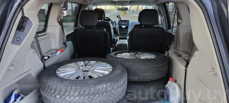 Lancia Voyager 1 поколение, 2011 года