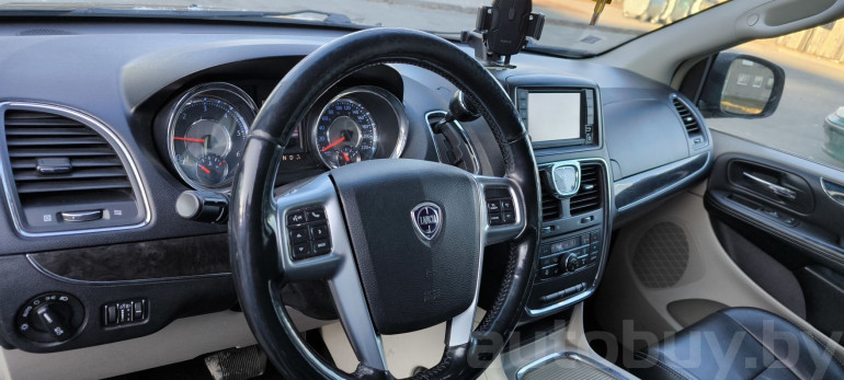 Lancia Voyager 1 поколение, 2011 года
