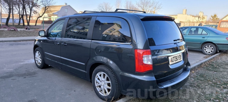 Lancia Voyager 1 поколение, 2011 года