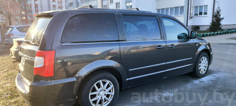 Lancia Voyager 1 поколение, 2011 года